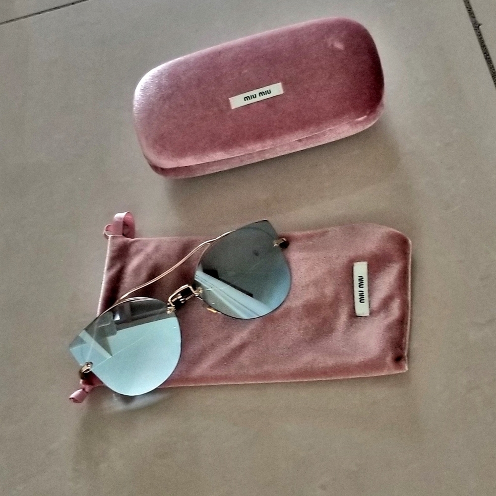 Sunglass
